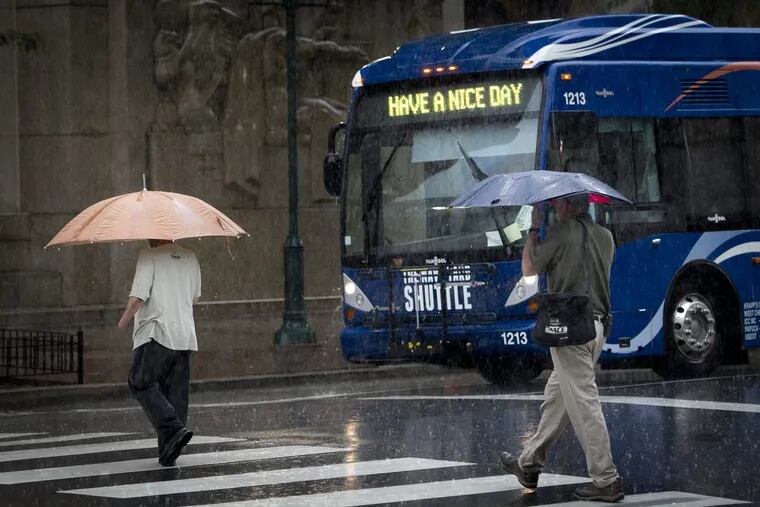 Umbrellas — and galoshes — will be in order this weekend as heavy rains are predicted through Sunday. ALEJANDRO A. ALVAREZ / STAFF PHOTOGRAPHER )