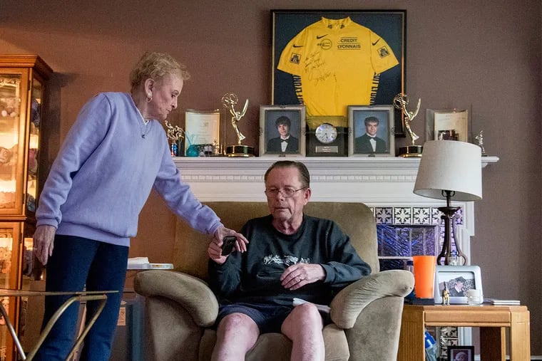 Former Inquirer sports columnist Bill Lyon and wife Ethel — his “warrior woman,” who has battled cancer and emphysema — at their Broomall home. He was found to have Alzheimer’s disease three years ago.