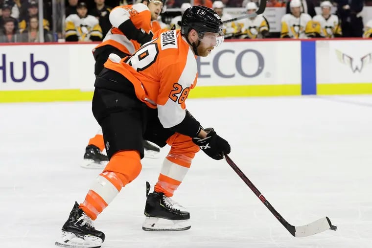 Claude Giroux, shown in a game last month, scored the Flyers' first goal Saturday to give his team a 1-0 lead.
