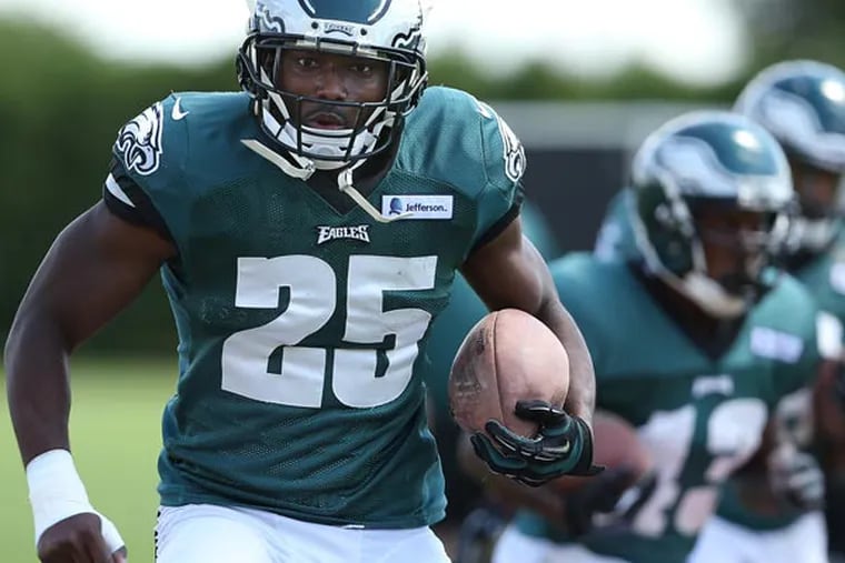 LeSean McCoy works during a drill. (David Maialetti/Staff Photographer)