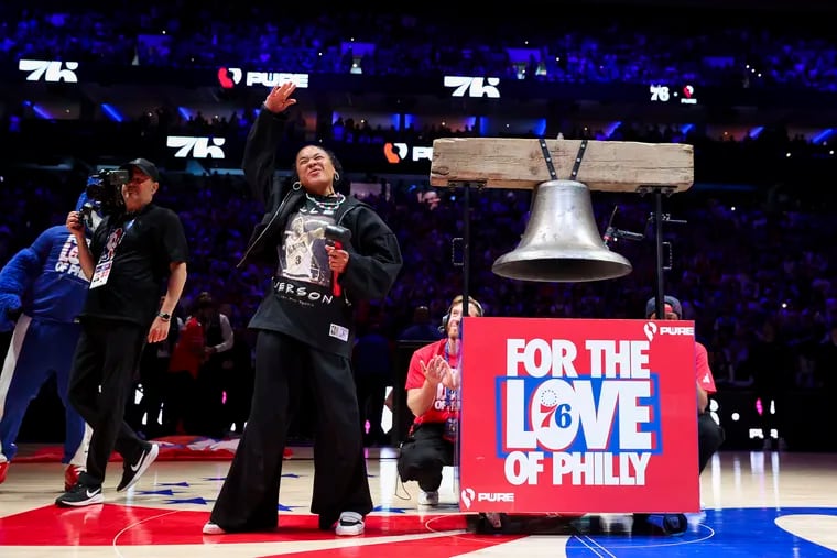 Dawn Staley rings the bell before Game 4 at the Wells Fargo Center.