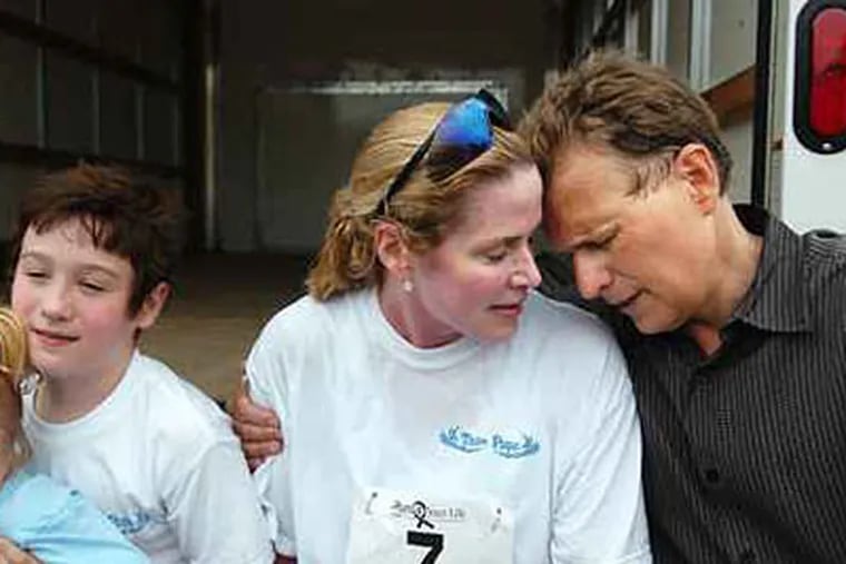 Gary Papa, with his wife, Kathleen, and son Nathaniel, in a June 15, 2008, file photo. (Sharon Gekoski-Kimmel / Staff Photographer)