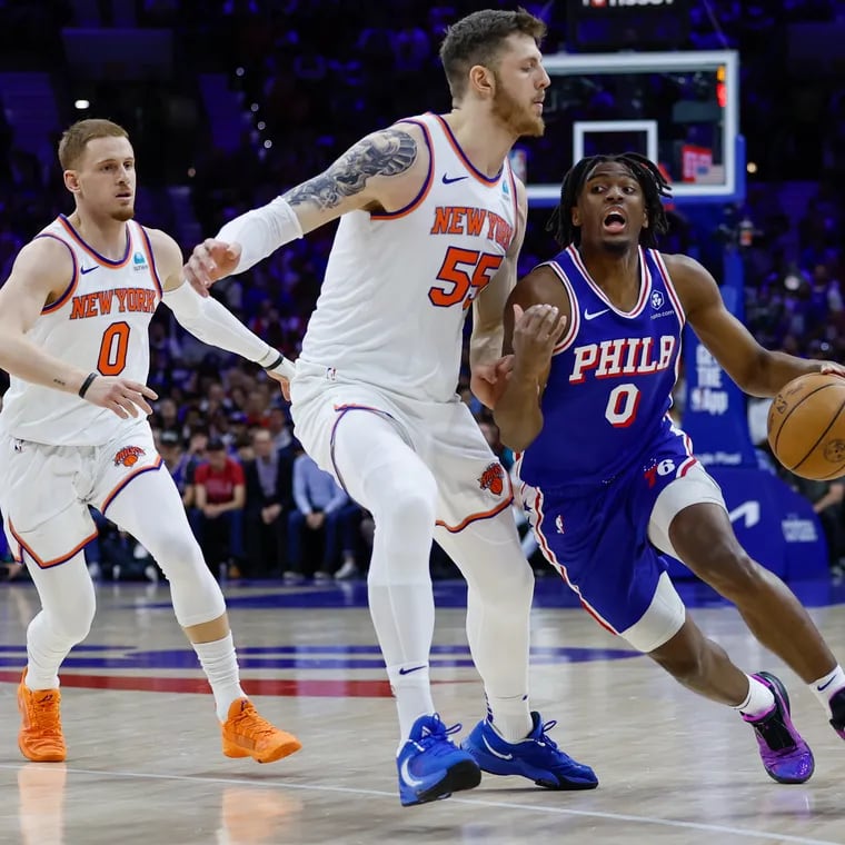 Sixers Tyrese Maxey drives to the basket against Knicks Isaiah Hartenstein during the first quarter.