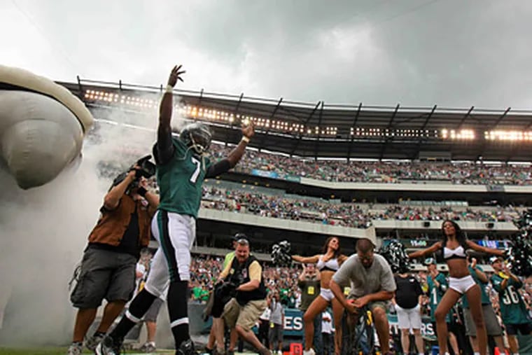 Having Michael Vick back in the lineup should elevate the Eagles' offense down the stretch. (AP file photo)
