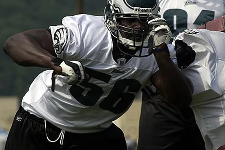 Derrick Burgess was last with the Eagles in 2004. (Michael Perez/Staff file photo)