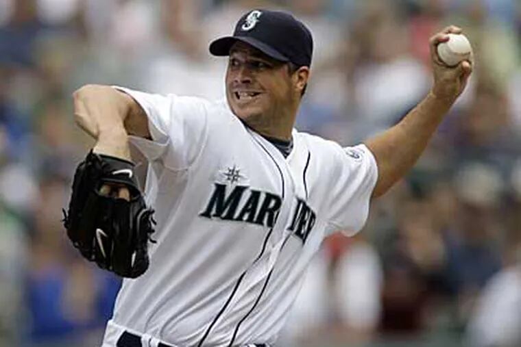 Could Mariners lefty Erik Bedard be an option for the Phillies' starting pitching needs? (AP / File photo)