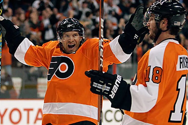 Kimmo Timonen (left) celebrates Mike Richards second period power-play goal against New York Rangers.  (Yong Kim / Staff Photographer)