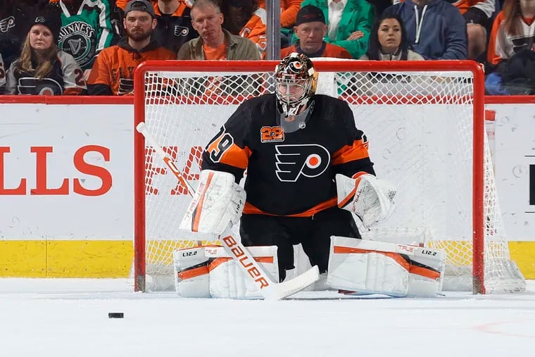 Flyers goalie Carter Hart is likely to face a lot of shots against during a 2022-23 season that is expected to be a long one for the Flyers and their fans. (Photo by Tim Nwachukwu/Getty Images)