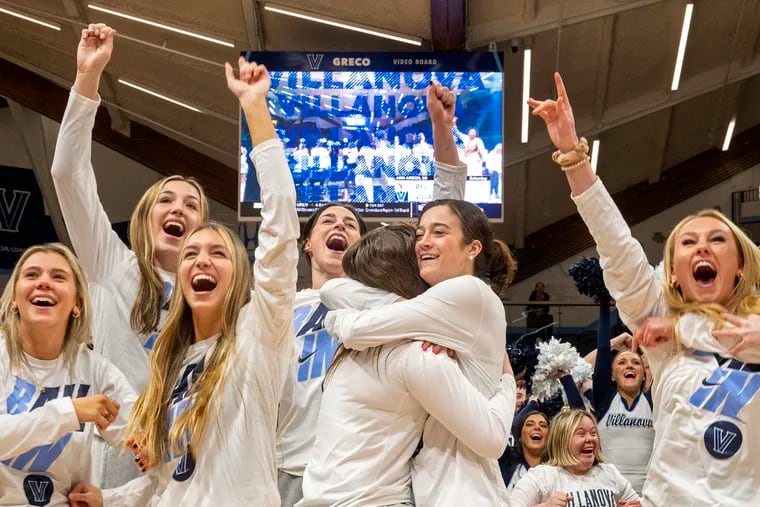 Madison Siegrist (center, right) embraces teammate Brianna Herlihy as the Villanova women’s basketball team reacts to their seed announcement during the Selection Sunday watch event at Villanova’s William B. Finneran Pavilion in March. .