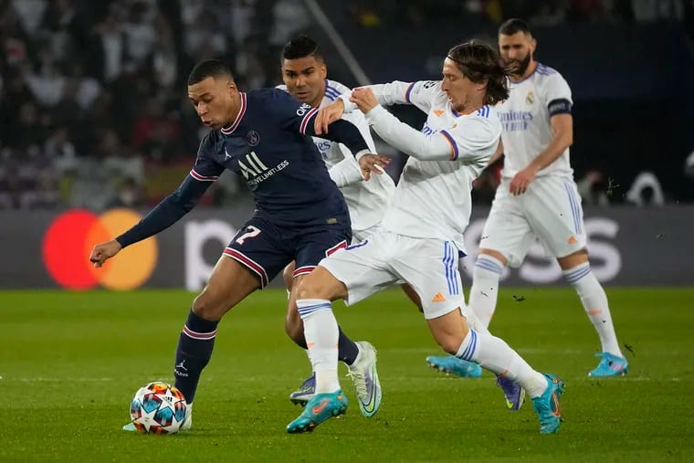 Kylian Mbappé (left), who scored the winning goal in the first game of Paris Saint-Germain's Champions League series with Real Madrid, suffered a foot injury in practice on Tuesday.