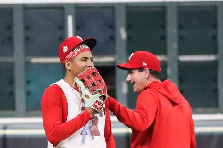 Phillies starting pitcher Ranger Suárez speaks with manager Rob Thomson before Game 2 of the World Series on Saturday in Houston. Suárez will be the Game 4 starter Tuesday in Philadelphia.