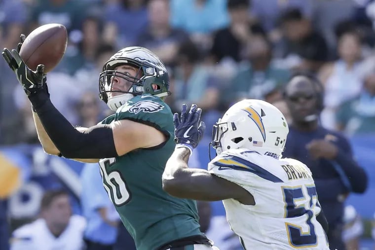 Eagles tight end Zach Ertz catches the football over Los Angeles Chargers inside linebacker Jatavis Brown during the third quarter on Sunday.