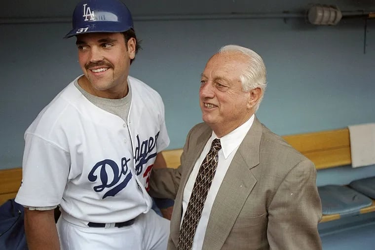 Mike Piazza poses with Tommy Lasorda.
