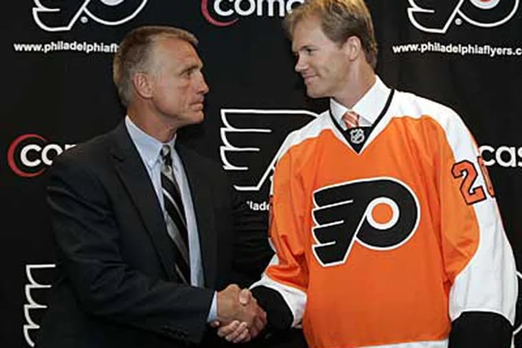 The Flyers and Chris Pronger have agreed to a seven-year extension. (AP)