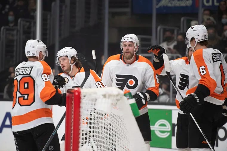 The Flyers celebrate a goal by left winger Joel Farabee (86) during the first period against the Los Angeles Kings.