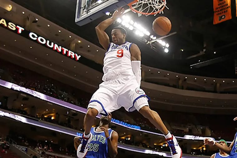 Andre Iguodala threw down this big slam dunk during the first quarter. (Ron Cortes/Staff Photographer)