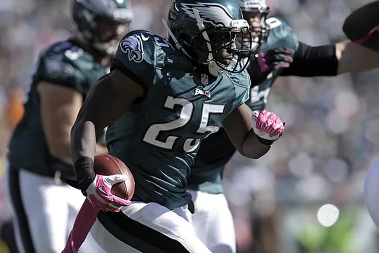 Eagles running back LeSean McCoy runs during the first half against the Cowboys on Sunday, Oct. 20, 2013, in Philadelphia. (Michael Perez/AP)