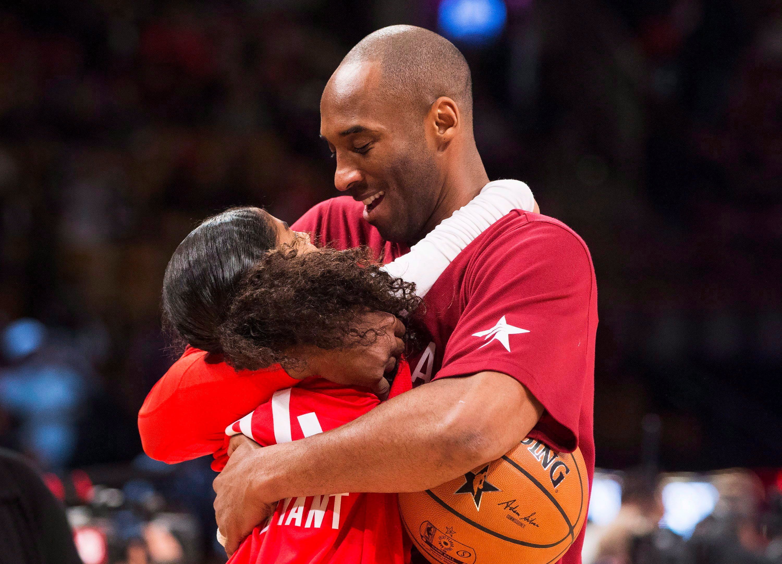 Athletes honor Kobe and Gianna Bryant after their deaths