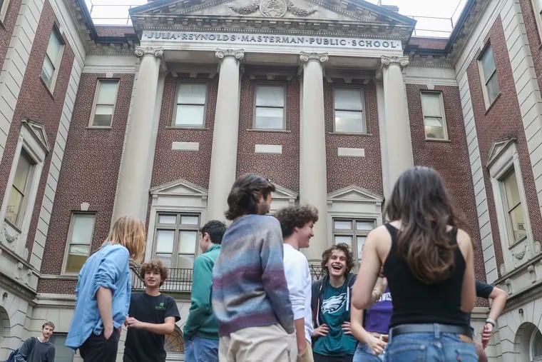 Eligible eighth graders at Julia R. Masterman, a top-ranked magnet school, will be given automatic entry to Masterman's high school under upcoming changes to Philadelphia's special-admissions process.