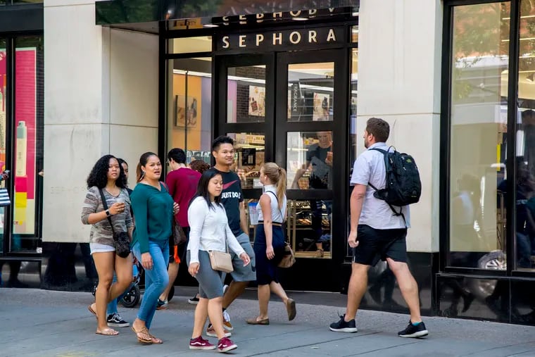 The Sephora store at 1714 Chestnut St. June 3, 2019. All stores in the chain will be closing June 5 for nationwide anti-bias training.