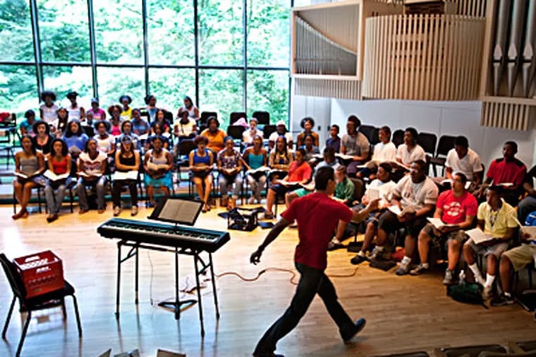 John Alston works with the Chester Children's Chorus in a summer learning program at Swarthmore College. (Michael S. Wirtz/Staff)