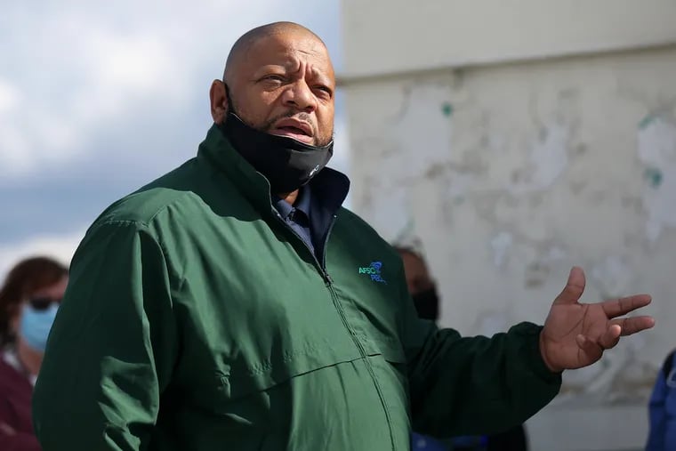 Local 394 business agent Ernest Garrett won the top spot at AFSCME District Council 33. Here, he talks to airport workers in Local 1510 at Philadelphia International Airport earlier this month.