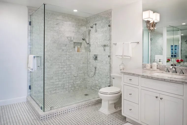 The entire bathroom can look clean and airy when the shower clear glass is actually clear.