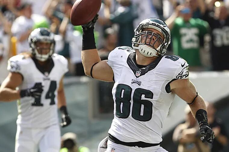 Eagles tight end Zach Eertz (86) celebrates his touchdown against the Jaguars on Sunday, September 7, 2014. (Ron Cortes/Staff Photographer)