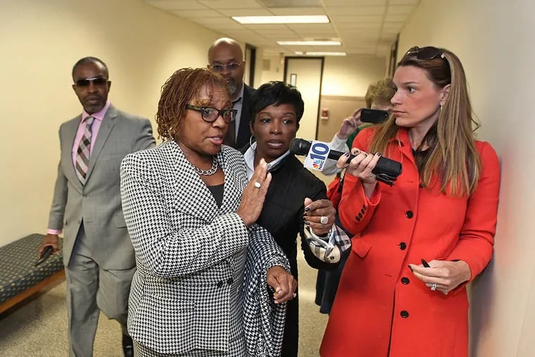 State Sen. LeAnna Washington puts her hand up to a reporter asking questions as she walks into court on Thursday, October 20, 2014. ( MICHAEL BRYANT  / Staff Photographer )