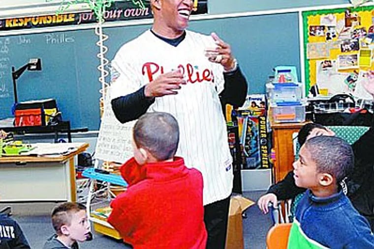 At Dorothy L. Bullock School, Phillies batting coach Milt Thompson talks to kids, including from left: Brandon Seright, 8; Tomas Ramos, 8; Kahlin Wright, 7; and Sean Fields, 8. ( April Saul  / Staff Photographer )