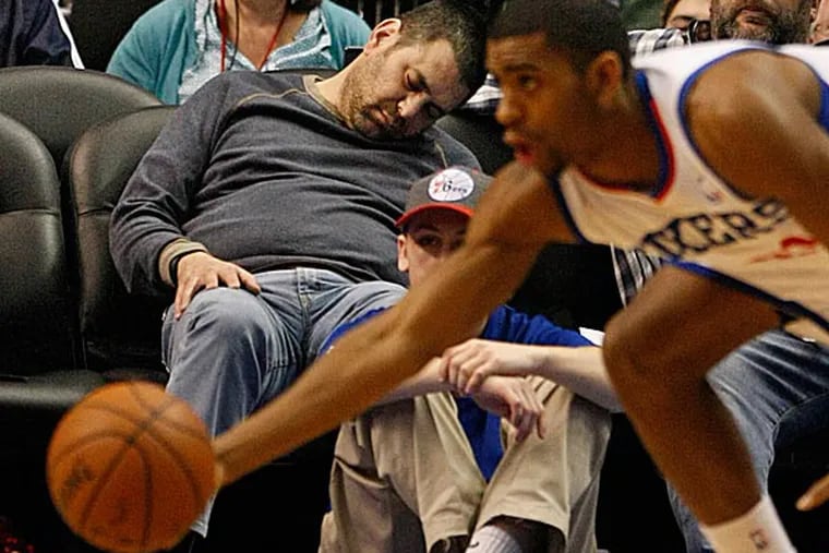 A 76ers fan sleeps during the second half. (Ron Cortes/Staff Photographer)