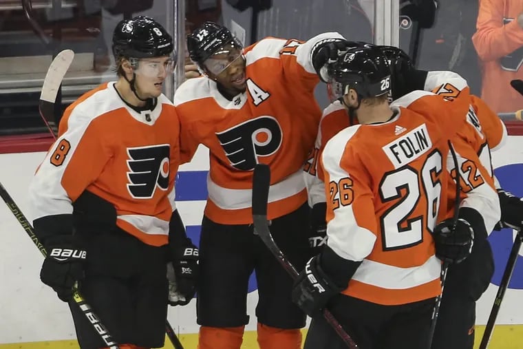 The Flyers' Wayne Simmonds, center, celebrates his second goal against the Panthers during the second period.
