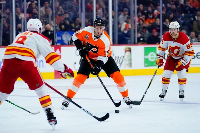 Kevin Hayes, center, re-injured himself in the Flyers’ game against the Calgary Flames on Nov. 16 and is now considered week-to-week.