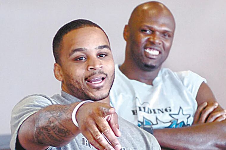 Chester native Jameer Nelson, the Orlando Magic's point guard, makes a point at the week long conference to give financial advice to athletes. (Clem Murray / Inquirer)