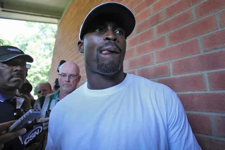 The Eagles' Michael Vick was the center of attention as rookies and quarterbacks reported to Lehigh. The backup QB spoke at length about recent events.