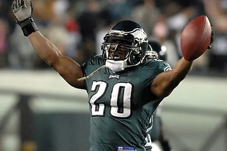 Brian Dawkins retires as the Eagles' all-time leader in games played (183) and interceptions (34). (David Maialetti/Staff file photo)