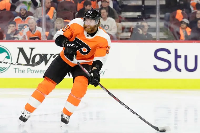 Flyers right wing Jakub Voracek skates with the puck against the Columbus Blue Jackets on Thursday, December 6, 2018 in Philadelphia.  YONG KIM / Staff Photographer