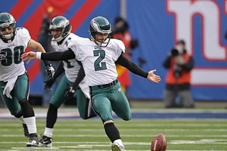 David Akers' onside kick helped swing the momentum into the Eagles' favor yesterday. (AP Photo/Seth Wenig)
