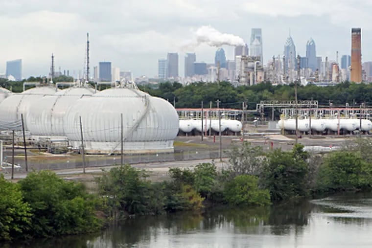 Large storage tanks sit on the southern bank of the Schuylkill at the Sunoco refinery in South Philadelphia, which is up for sale. (Michael Bryant / Staff Photographer)