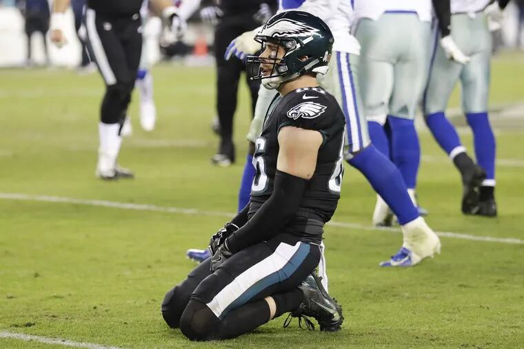 Eagles tight end Zach Ertz takes a knee after failing to get the first-down late in the fourth-quarter against the Dallas Cowboys on Sunday, November 11, 2018 in Philadelphia. YONG KIM / Staff Photographer