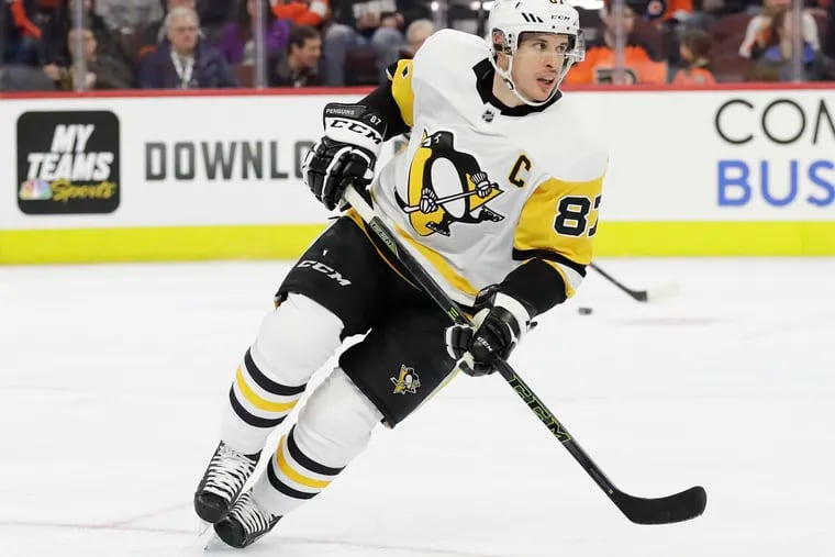 Center Sidney Crosby and the Penguins skated circles around the Flyers on Tuesday night in Pittsburgh.