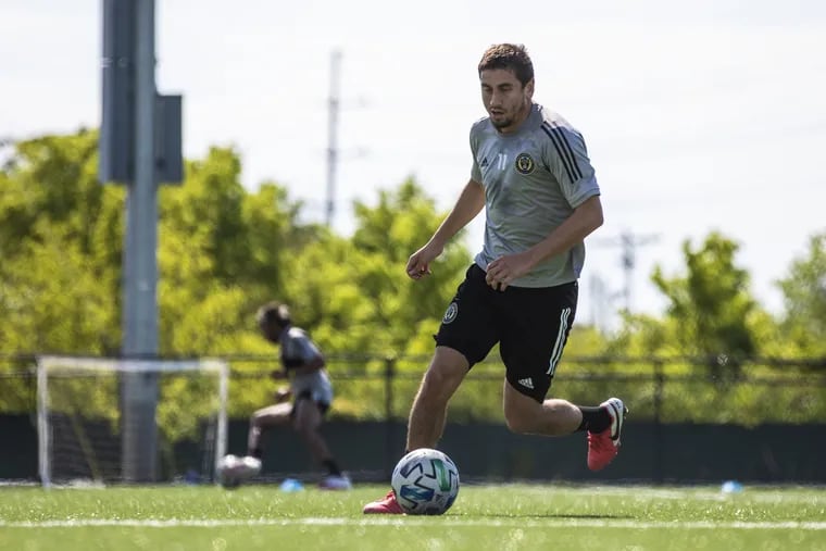 \Union midfielder Alejandro Bedoya dribbles a ball during a training session at the 76ers' Fieldhouse complex in Wilmington, Delaware on Thursday.