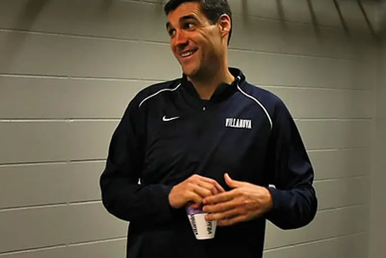 Villanova and Temple's basketball teams travel to some road games by charter flight. (Ron Cortes/Staff File Photo)