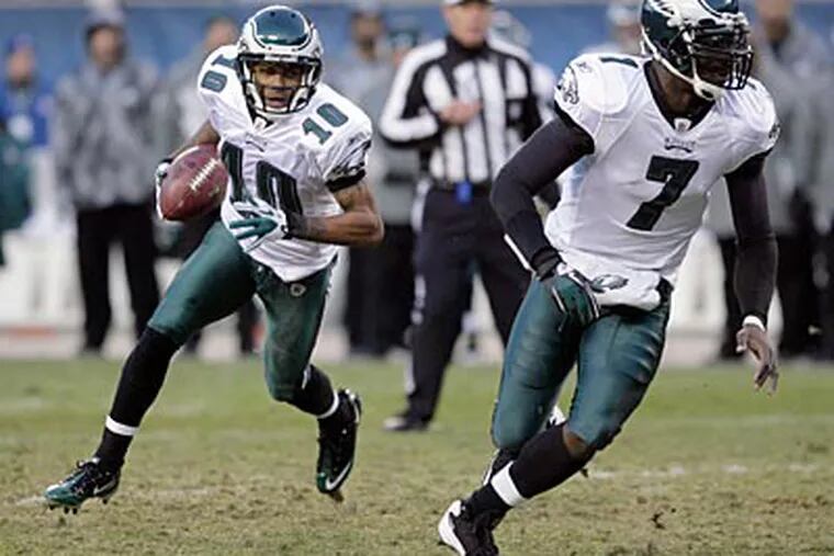 Both Michael Vick and DeSean Jackson have the ability to make big plays for the Eagles. (Yong Kim / Staff file photo)