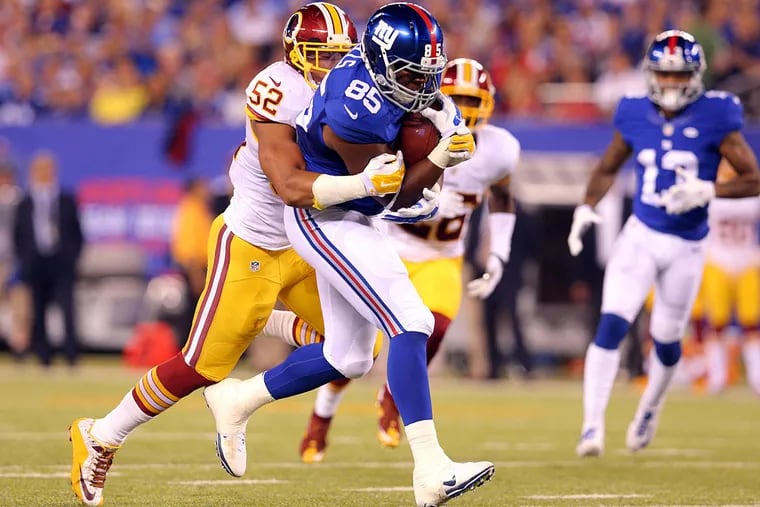 New York Giants tight end Daniel Fells (85) runs with the ball past Washington Redskins tight end Logan Paulsen (82) during the second quarter at MetLife Stadium.