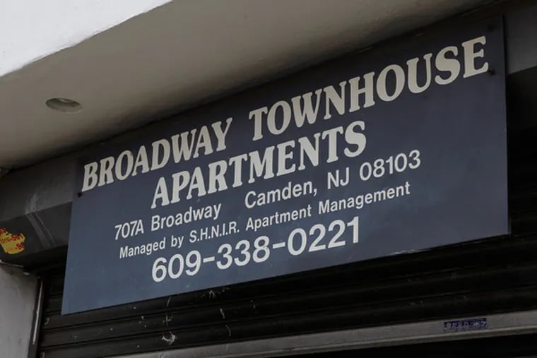 Broadway Townhouse Apartments in Camden. (MICHAEL S. WIRTZ/Staff Photographer)