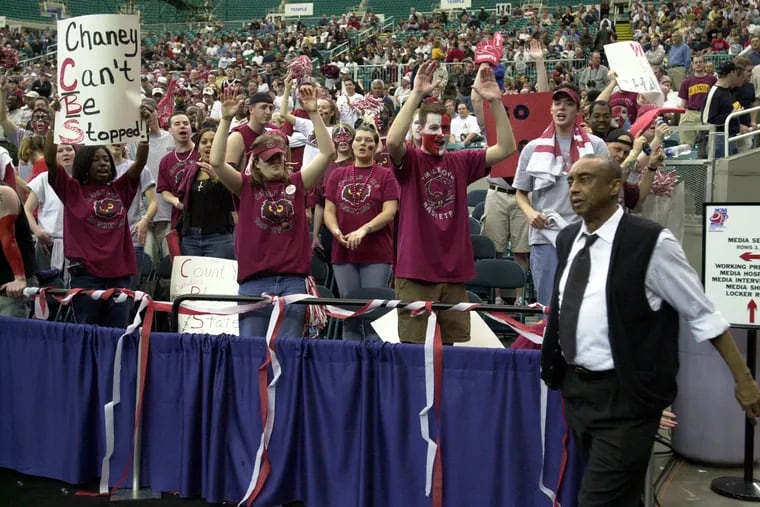 Temple students bow in homage when Coach John Chaney came out for a game against Michigan State at the 2001 South Regional of the NCAA Tournament.