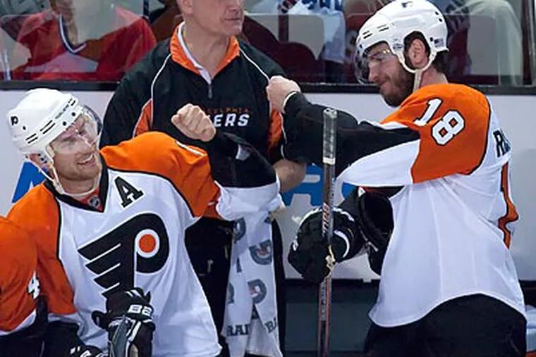 Mike Richards and Jeff Carter celebrate the Flyers' impending Game 4 victory. (Ed Hille / Staff Photographer)