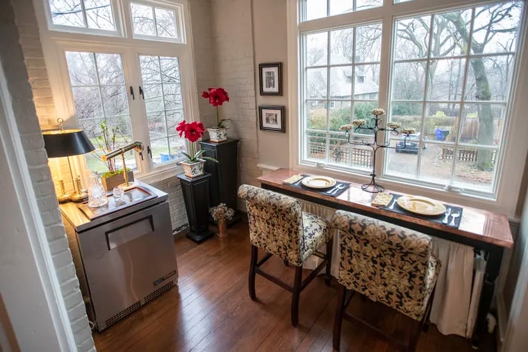 The breakfast room in the Chestnut Hill twin offers a view and plenty of bright light.
