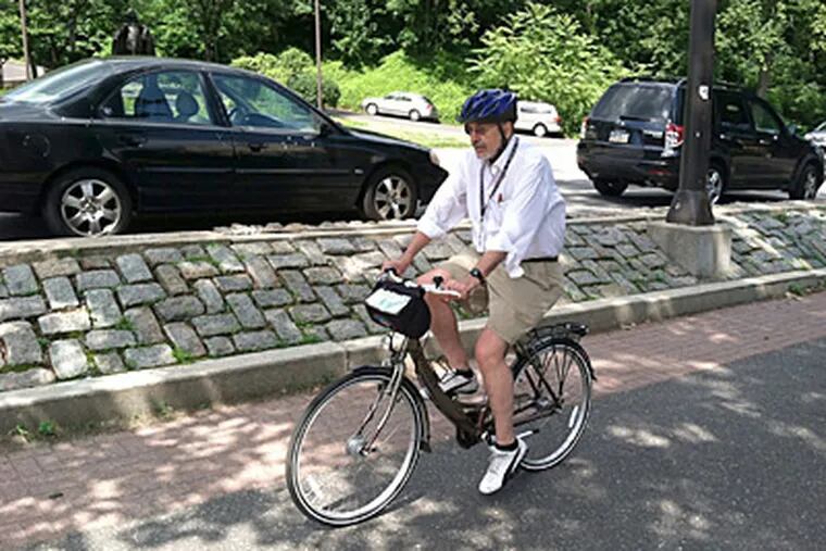 Columnist Stu Bykofsky takes a few hours off from work Friday afternoon to rent a city bike from Wheel Fun Rentals. Here he is along Boathouse Row. (Jenice Armstrong / Staff)
